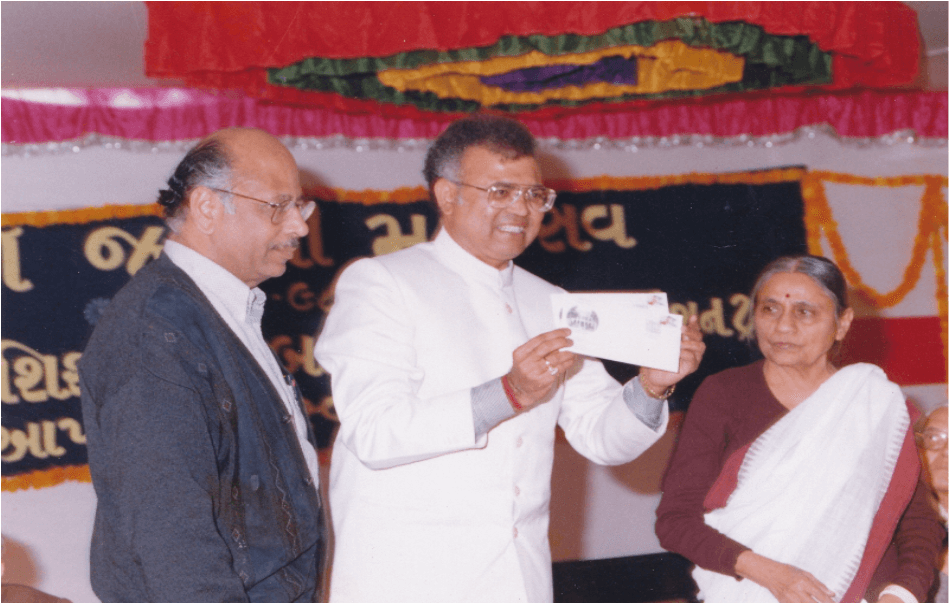 Shri Kabinbhai Parikh, shri Dhirubhai Shah and Smt. Elaben Bhatt at Vidyamandir on the occasion of Golden Jubilee festival - 1998